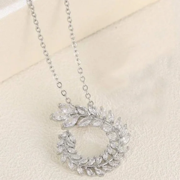 1pc Fashion Cubic Zirconia Leaf Pendant Necklace For Women For Daily Decoration - Picture 2 of 3